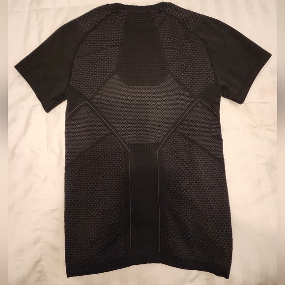 Gymshark Onyx Shortsleeve Top - Picture 3 of 5